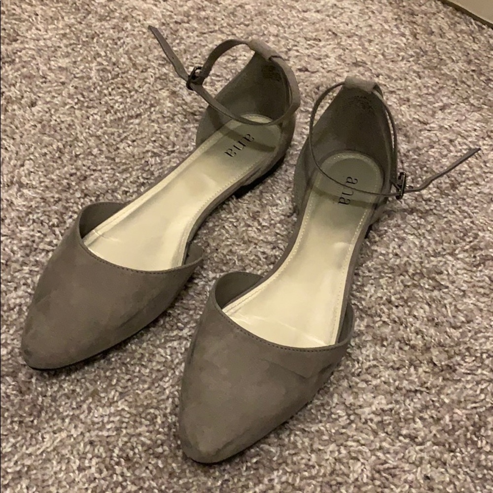 Grey flats - Picture 2 of 2